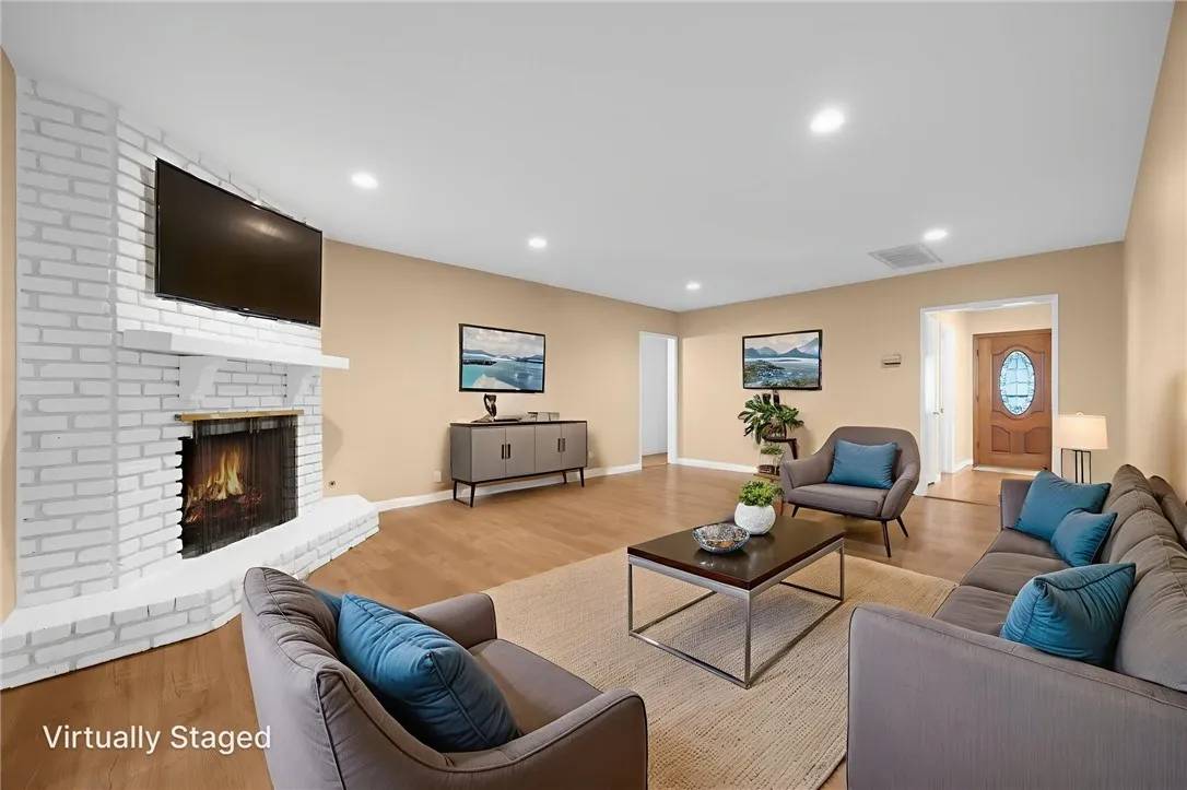 Lakewood, CA 90713,4159 Redline Drive