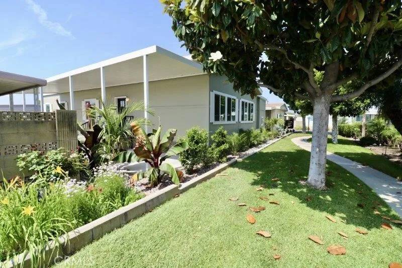 Yorba Linda, CA 92886,16735 Lake Knoll #195