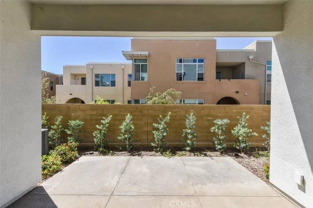 Irvine, CA 92618,113 Novel