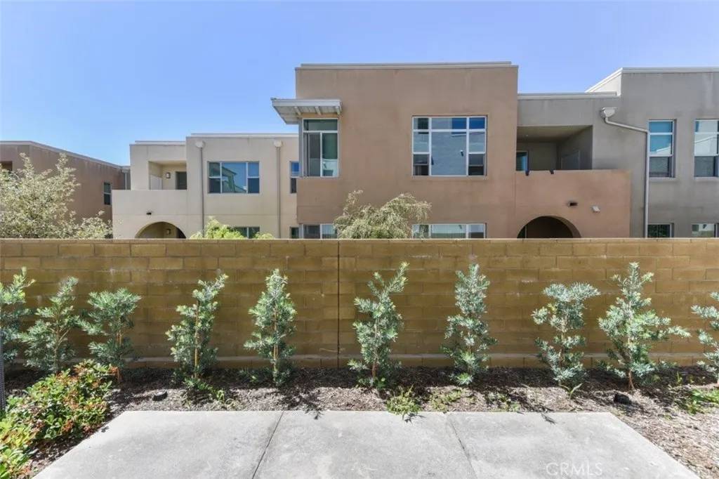 Irvine, CA 92618,113 Novel