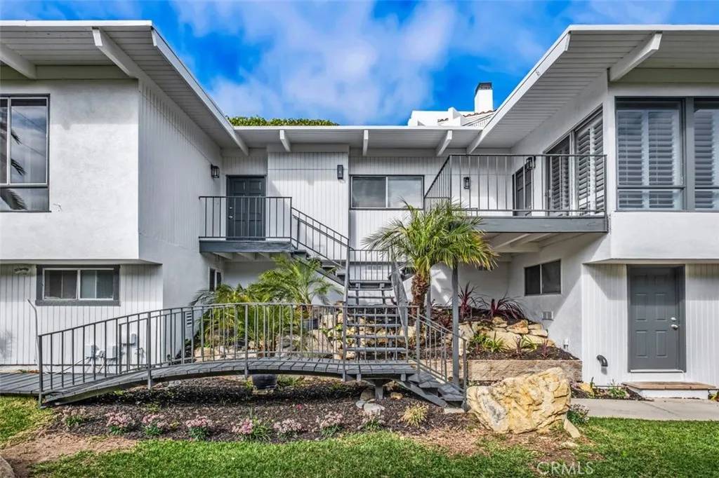 Corona Del Mar, CA 92625,2516 Bayside Drive
