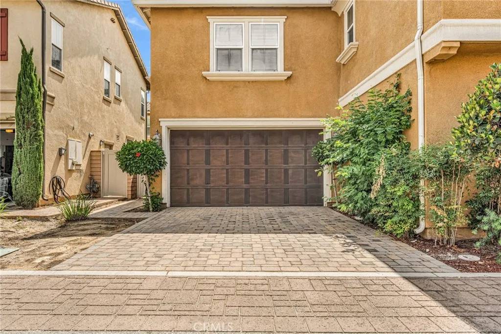 Ontario, CA 91764,3013 E Via Corvina