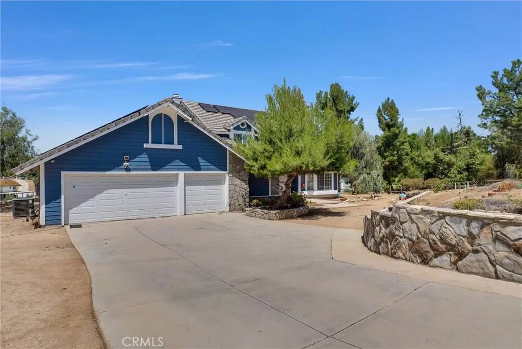 Riverside, CA 92504,18623 Chickory Drive