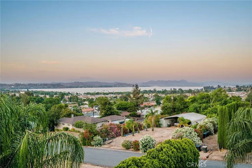 Lake Elsinore, CA 92530,33333 Westlong Street