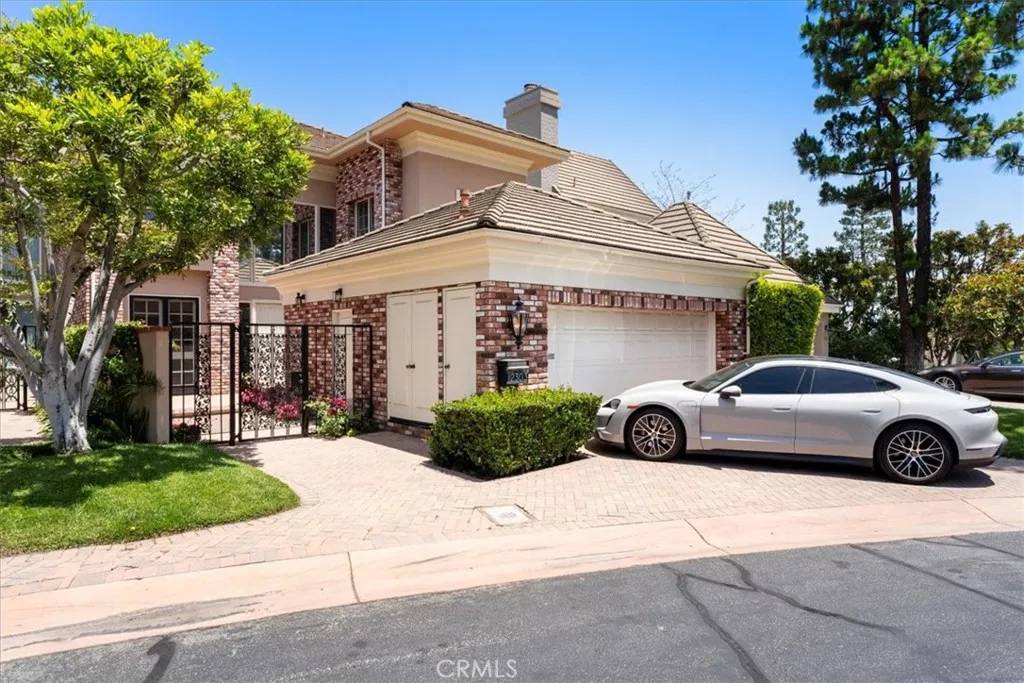Los Angeles, CA 90049,12303 Ridge Circle