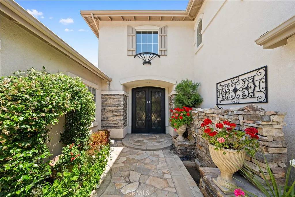 Silverado, CA 92676,18642 Topanga Canyon Road