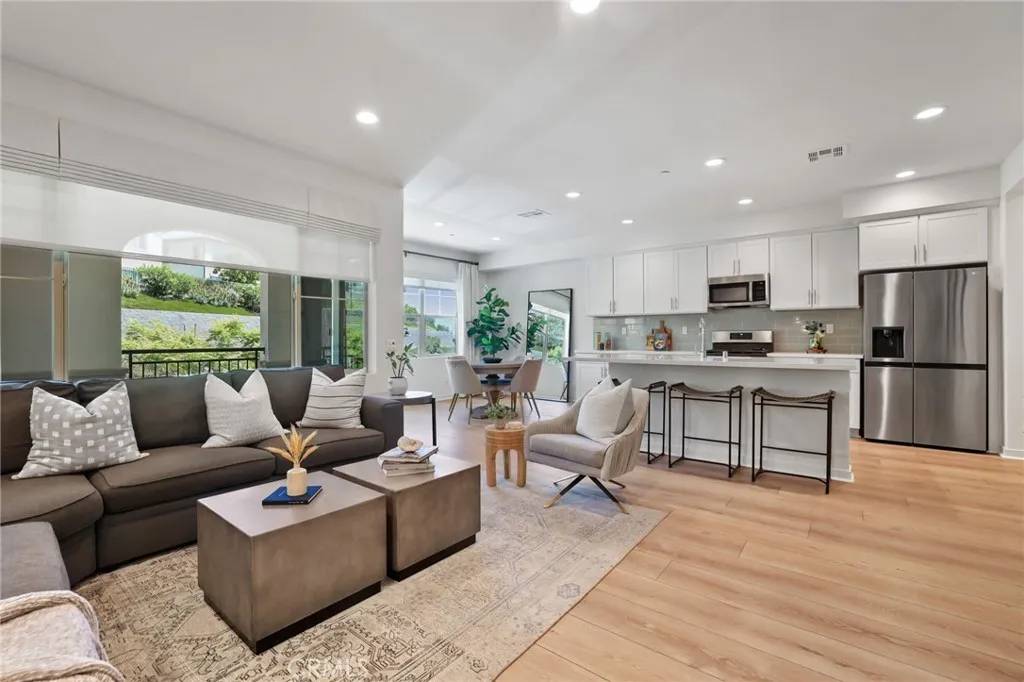 Lake Forest, CA 92610,305 Blackrock