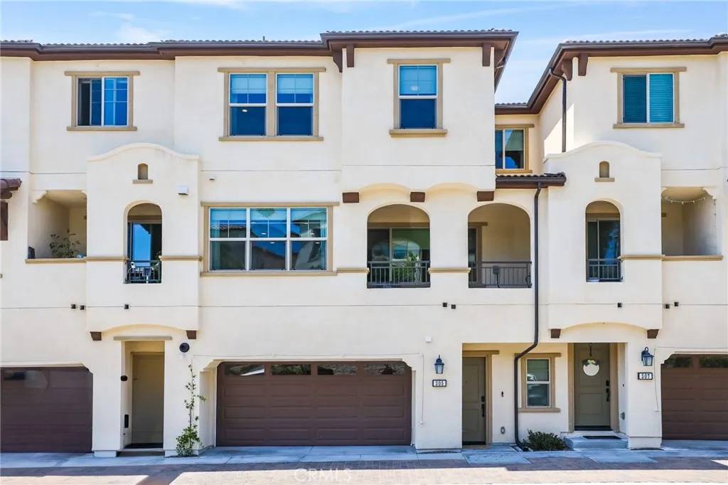 Lake Forest, CA 92610,305 Blackrock