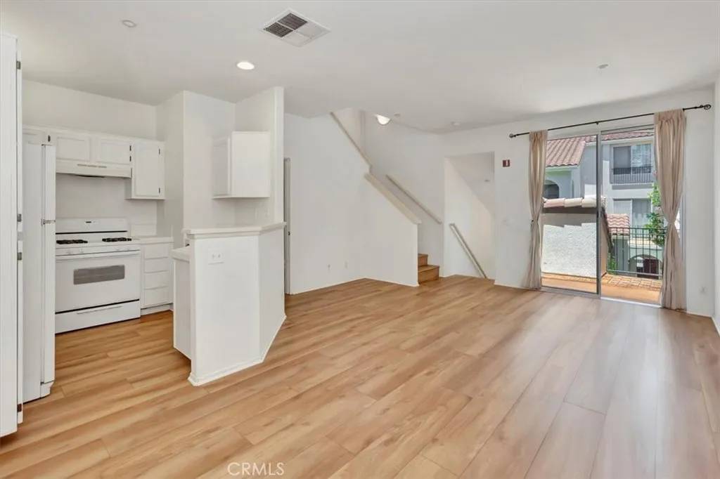 Irvine, CA 92618,1605 Elk Grove