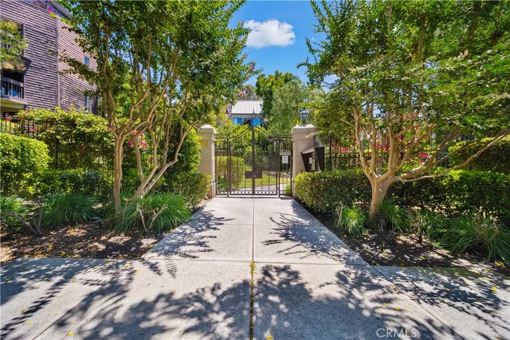 West Hollywood, CA 90069,950 North Kings Road #158