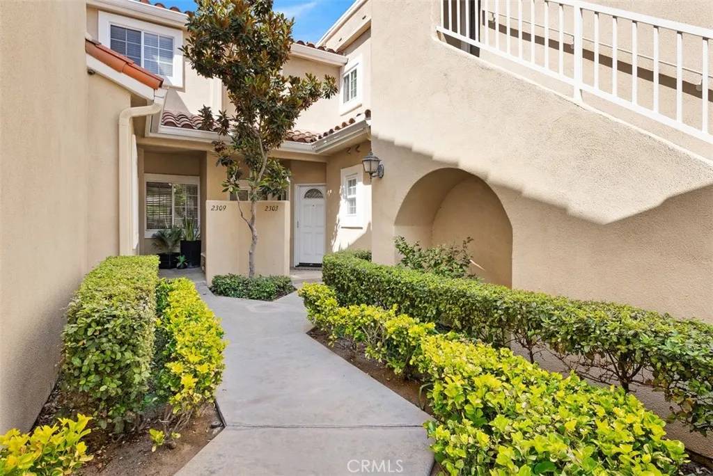 Tustin, CA 92782,2303 Paseo Circulo