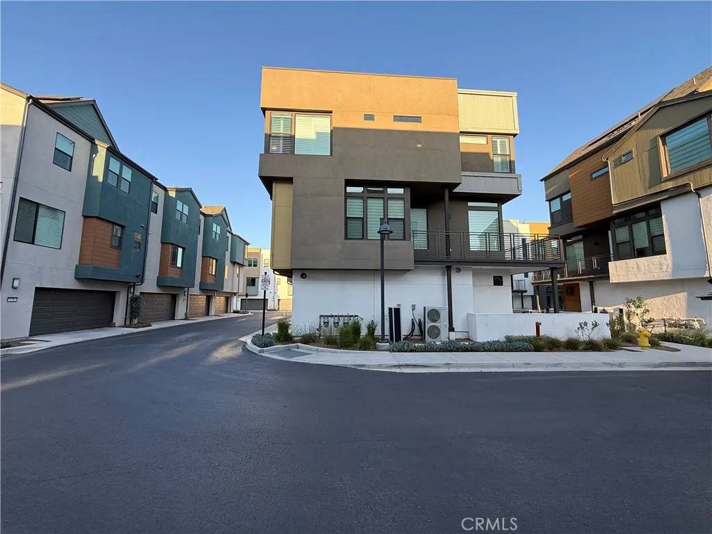 Irvine, CA 92618,120 Sawbuck