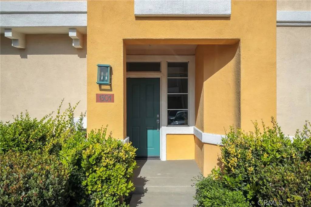 Irvine, CA 92606,1301 Reggio Aisle