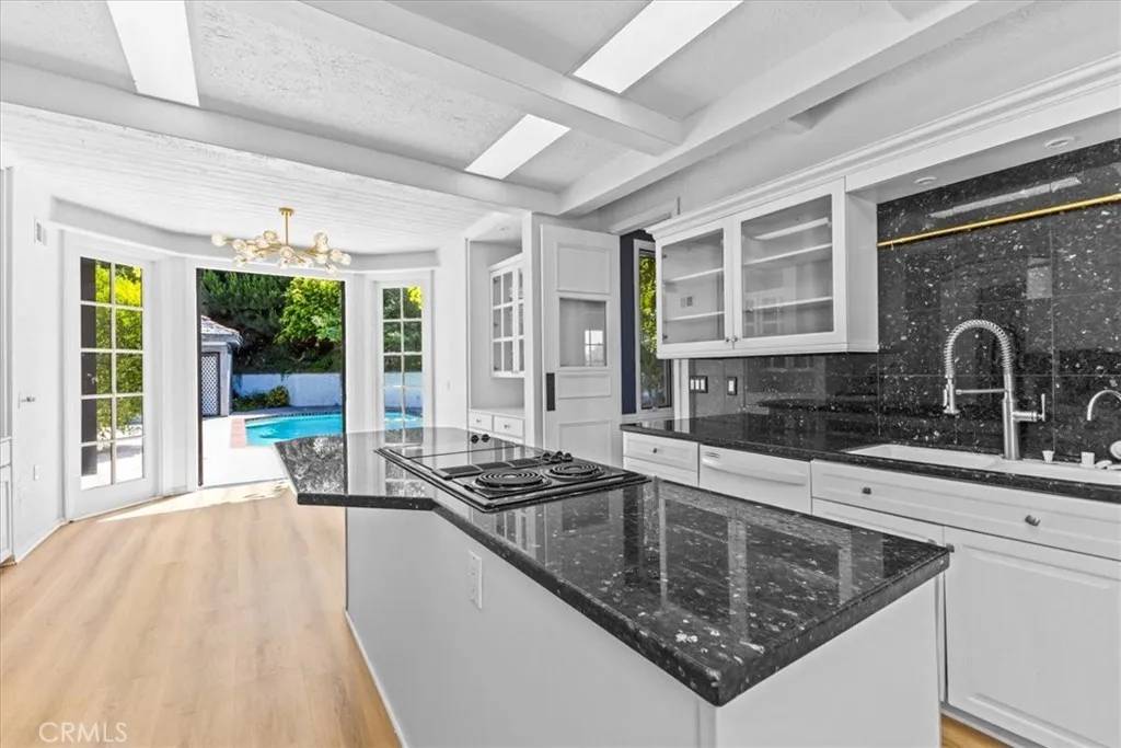Newport Beach, CA 92660,18 Narbonne