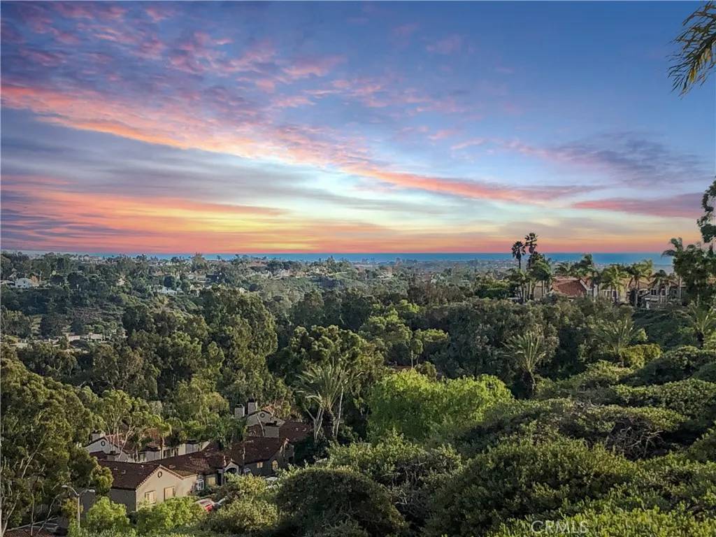 Laguna Niguel, CA 92677,30282 Sonrisa