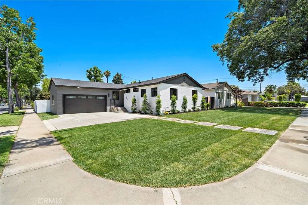 Santa Ana, CA 92706,2405 Larchmont Avenue