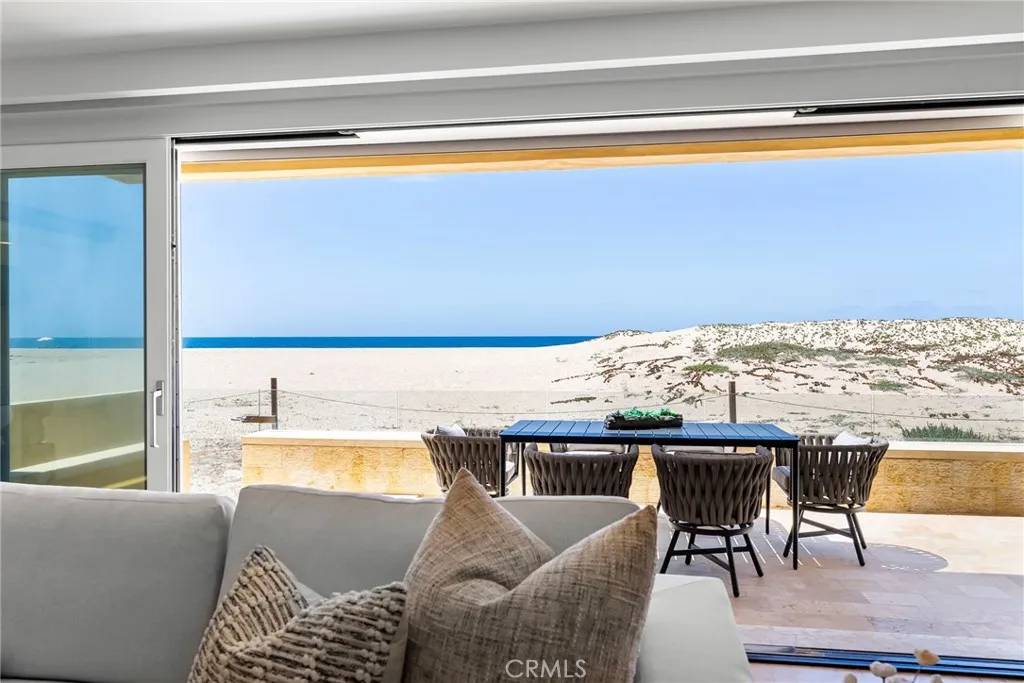 Newport Beach, CA 92661,1554 E Oceanfront