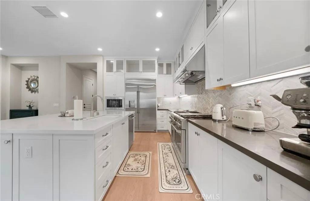 Irvine, CA 92602,88 Rockinghorse