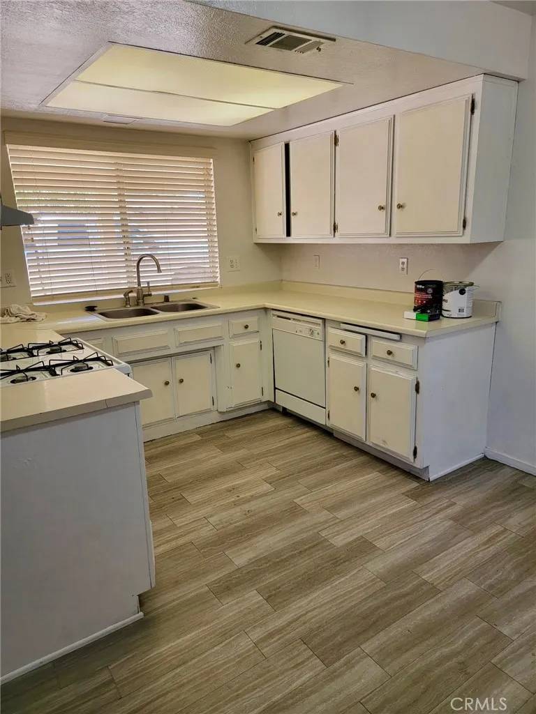 Hesperia, CA 92345,18127 Hinton Street