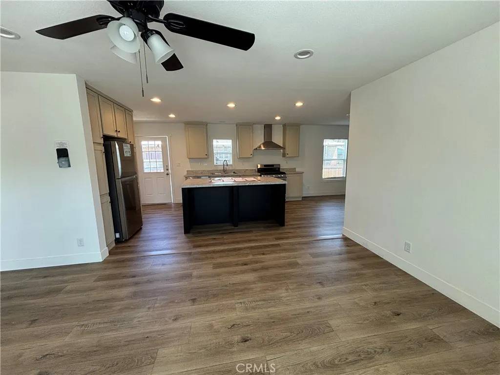 Hemet, CA 92543,1097 State #206
