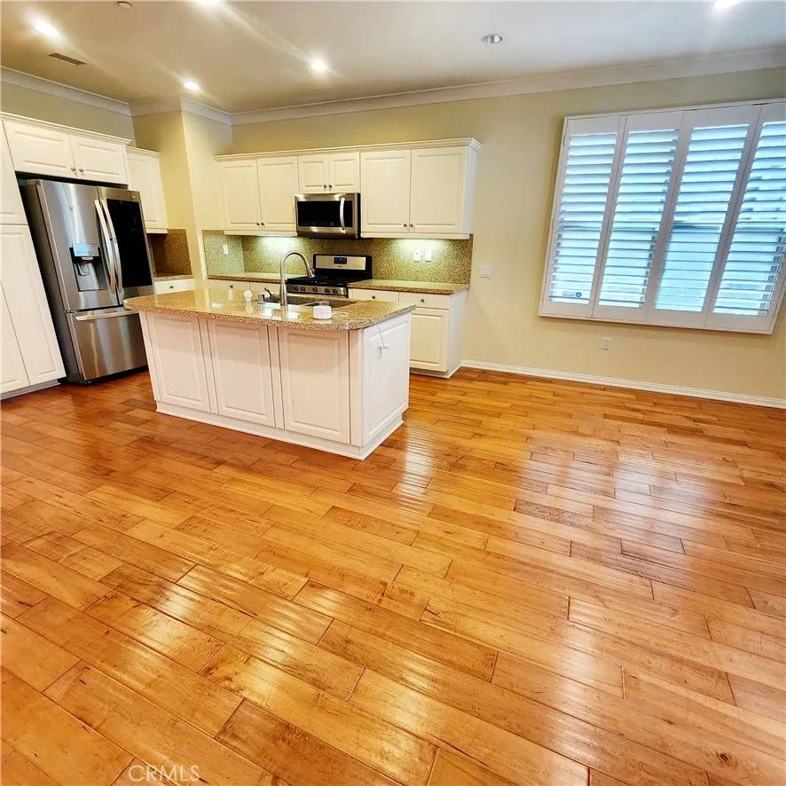Irvine, CA 92618,21 Courant