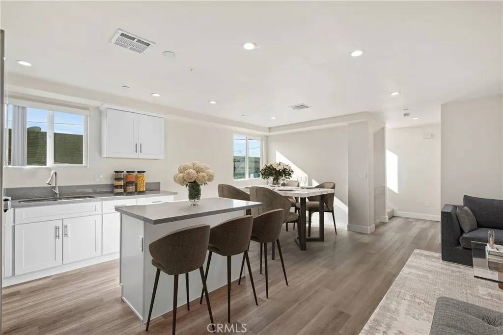 Los Angeles, CA 90006,1822 S Orchard Avenue #1822