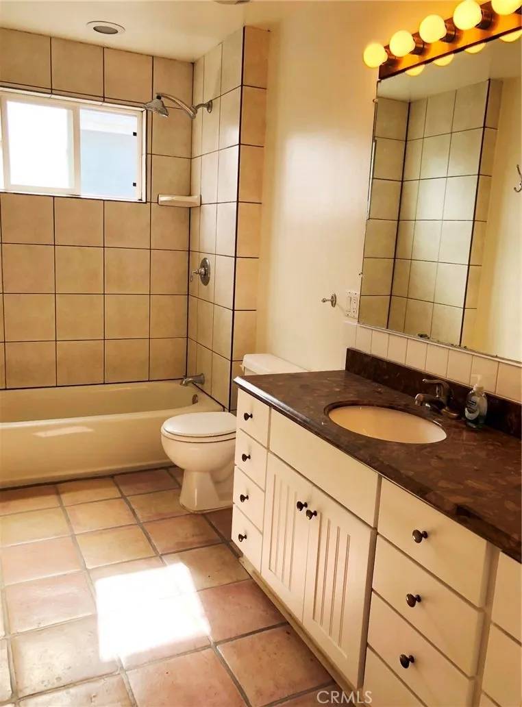 Corona Del Mar, CA 92625,517 Marguerite Ave