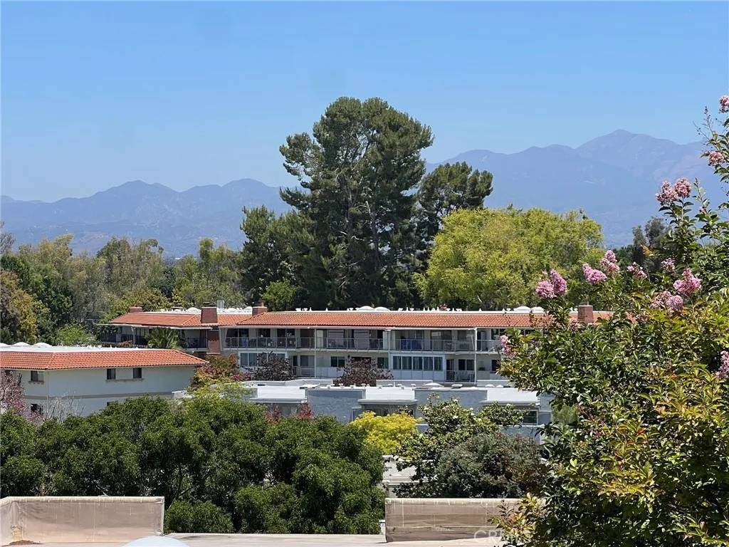 Laguna Woods, CA 92637,2268 Via Puerta #O