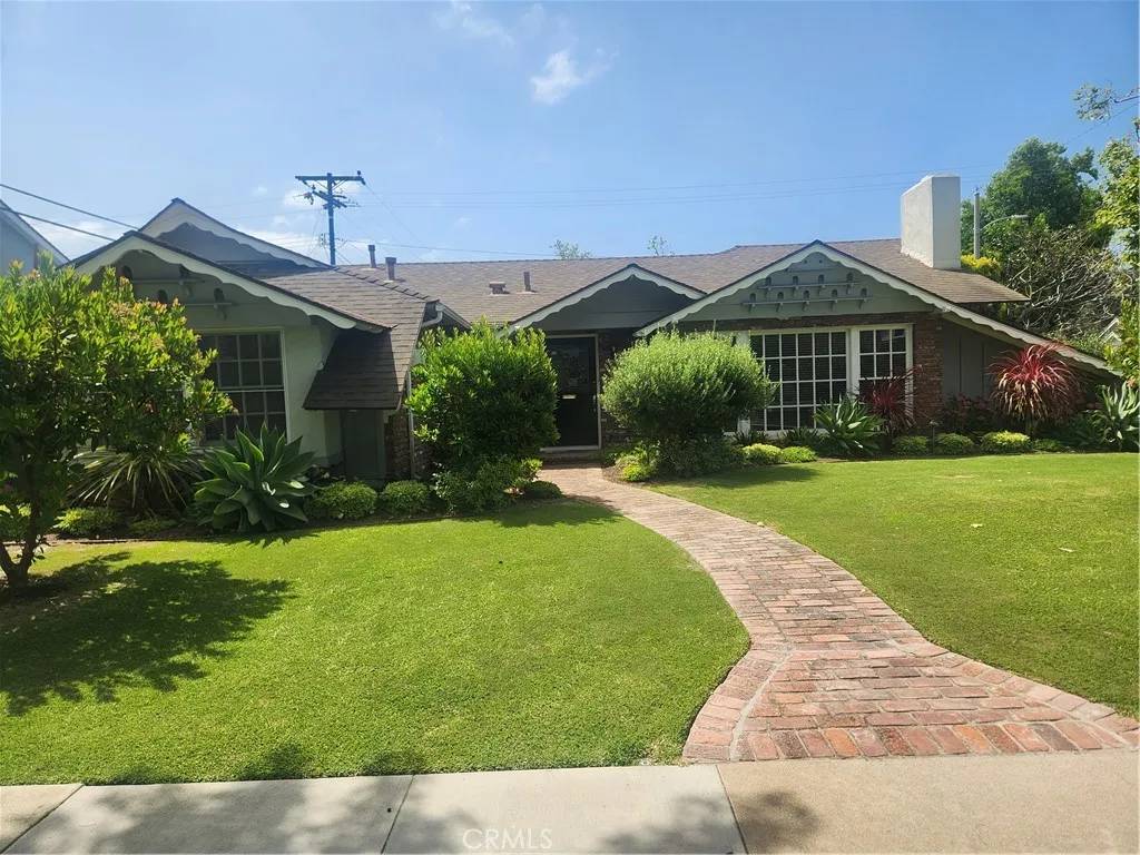 Los Alamitos, CA 90720,3082 Copa De Oro Drive