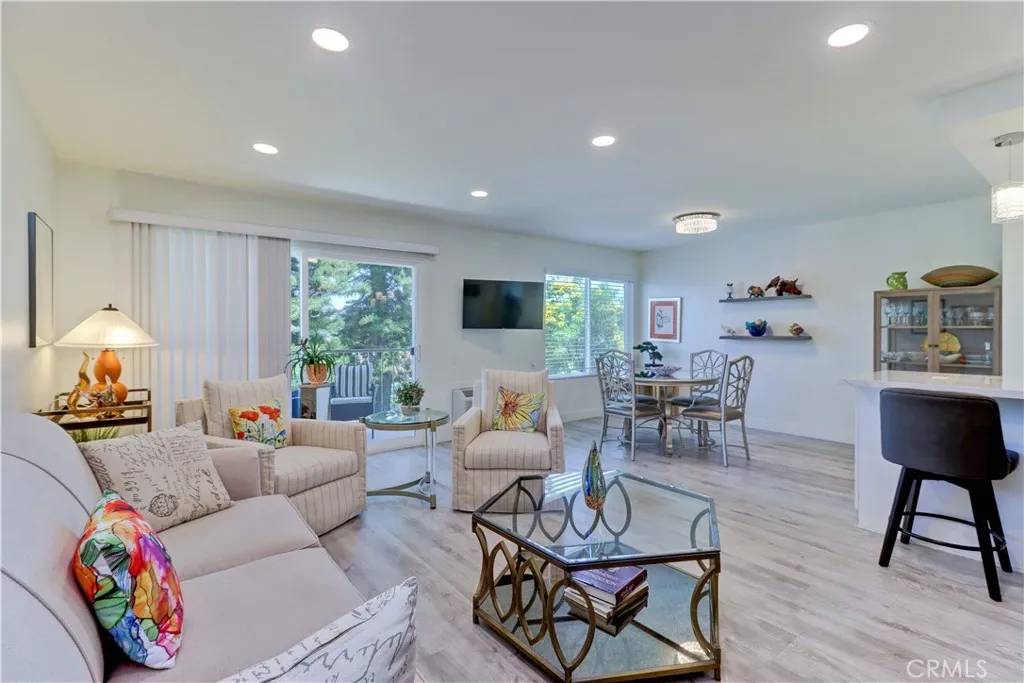Laguna Woods, CA 92637,3365 Punta Alta #2F
