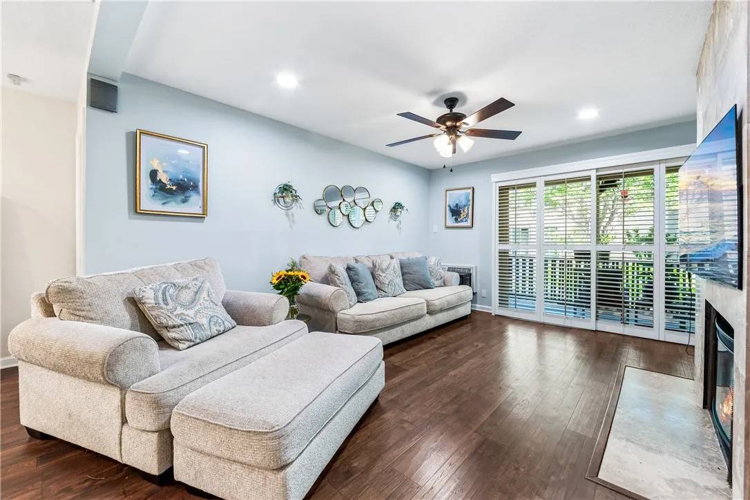 Long Beach, CA 90815,7890 E Spring Street #22F