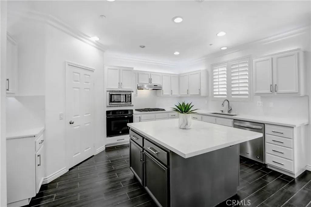 Lake Elsinore, CA 92532,41032 Crimson Pillar Lane