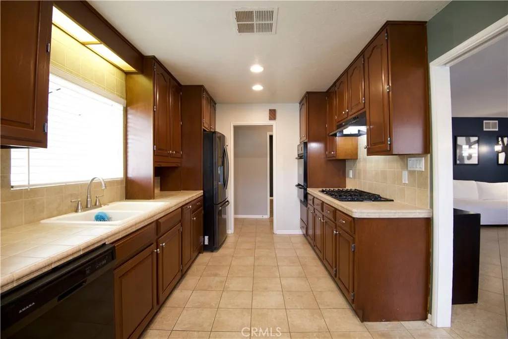 Lancaster, CA 93534,45011 16th Street West