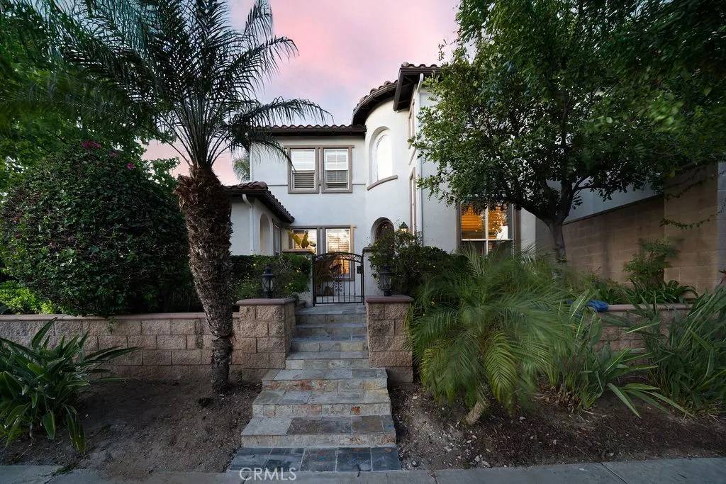 Irvine, CA 92602,26 Upland
