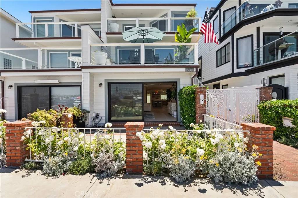Newport Beach, CA 92663,1817 W Bay Avenue #A