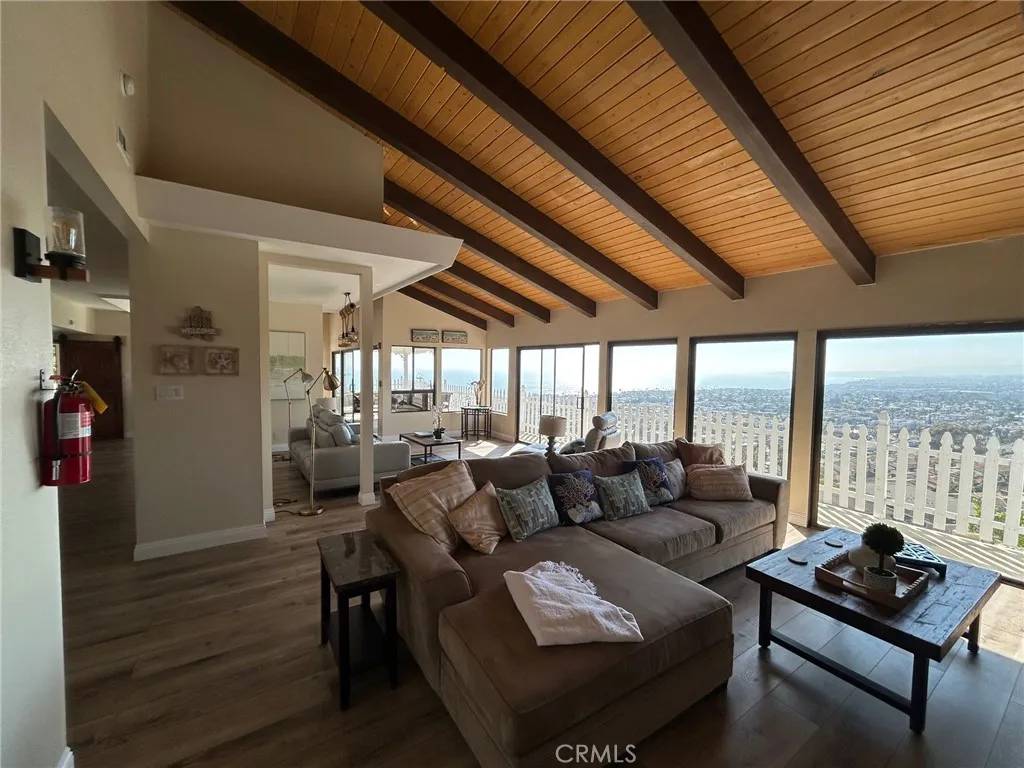 San Clemente, CA 92672,307 E Avenida Cordoba