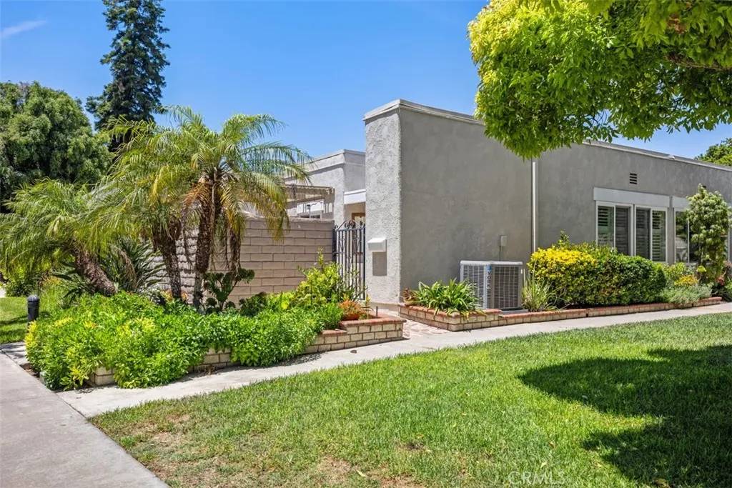 Laguna Woods, CA 92637,2272 Via Mariposa E #D