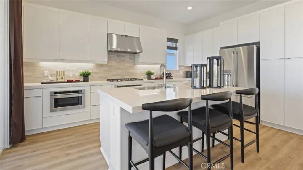 Irvine, CA 92618,140 Tiffin