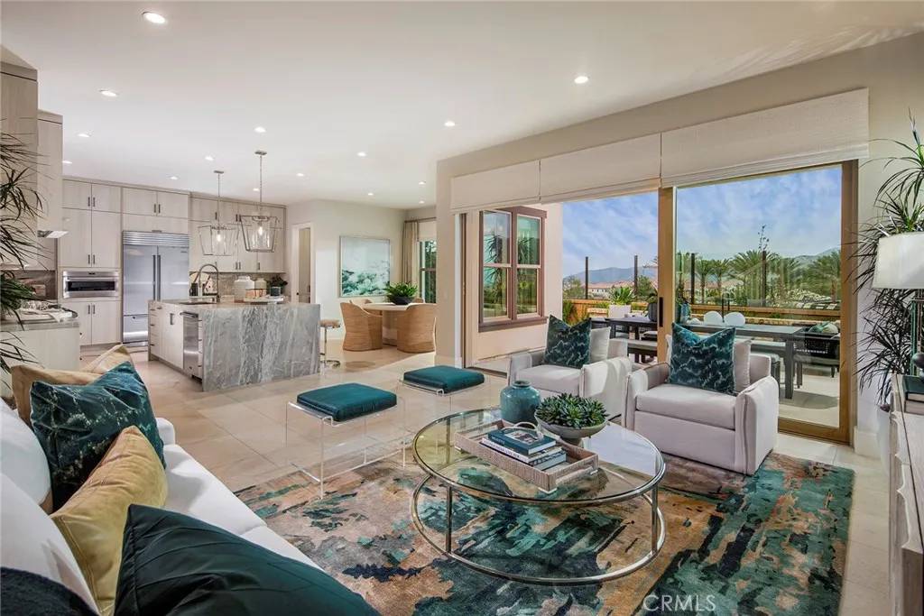 Irvine, CA 92618,112 Oakstone