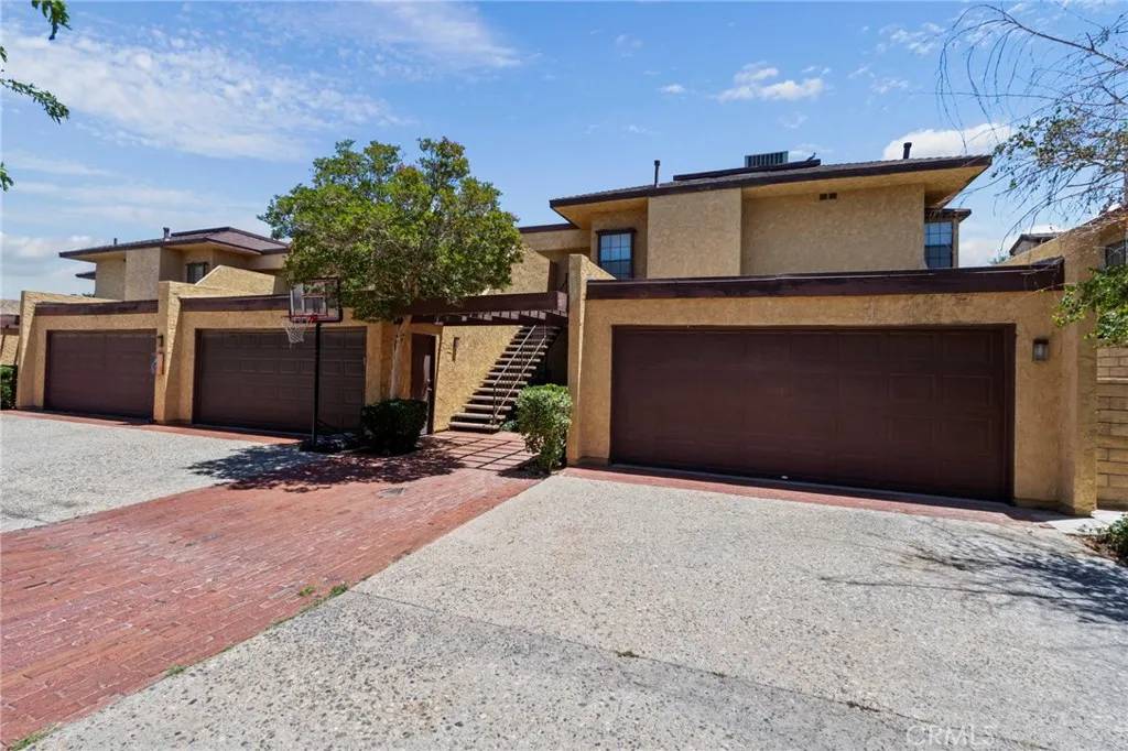 Lancaster, CA 93534,42821 15th Street West #4