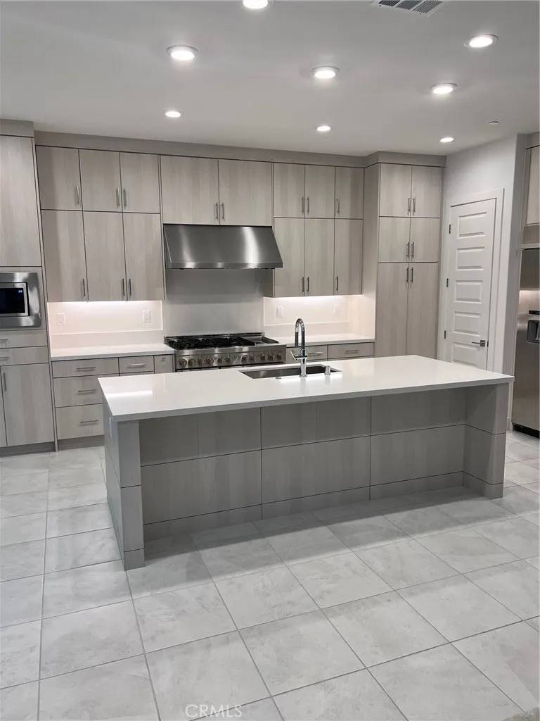 Lake Forest, CA 92630,200 Orange Grove