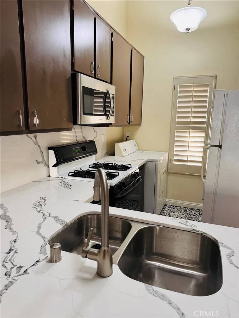 Irvine, CA 92618,43 TANGELO
