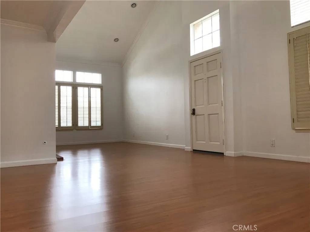 Irvine, CA 92612,18 Oxford