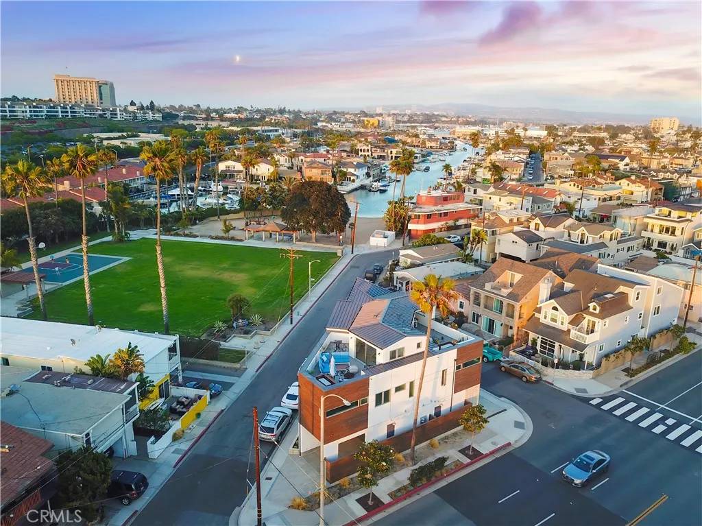 Newport Beach, CA 92663,4405 Channel Place