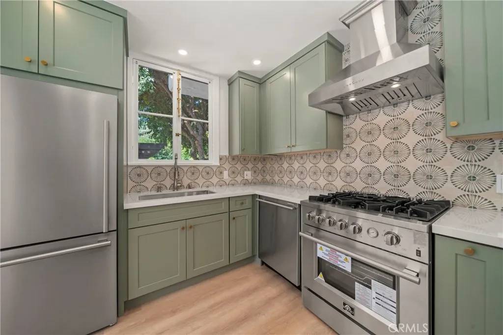 Santa Ana, CA 92706,2404 N Poinsettia
