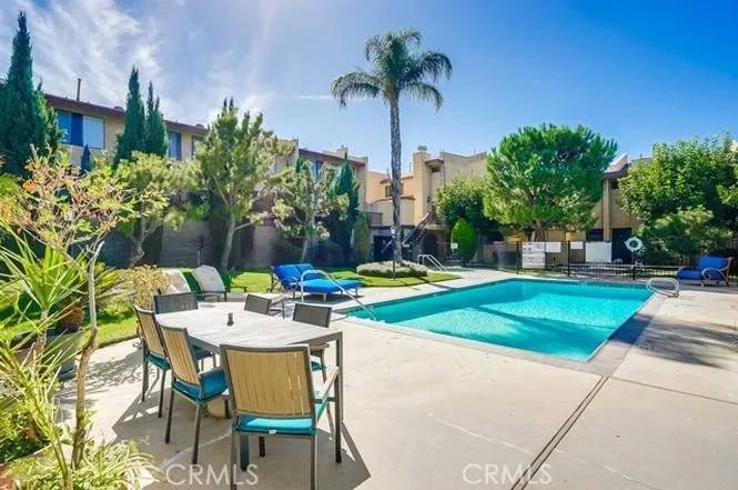Woodland Hills, CA 91303,22038 Vanowen Street #215