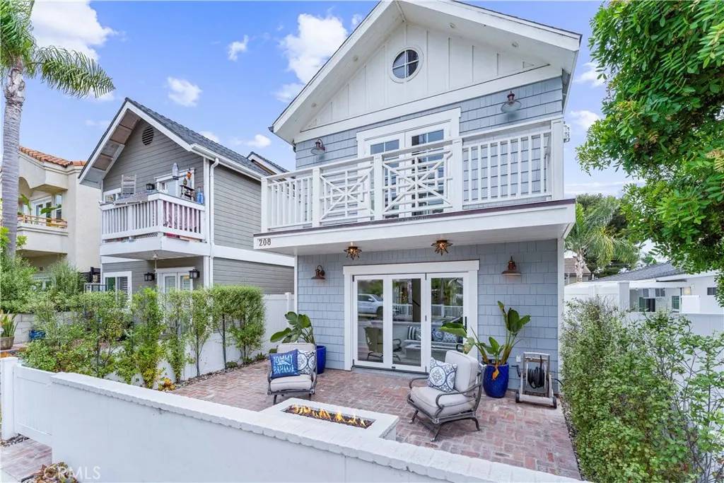 Huntington Beach, CA 92648,208 Indianapolis Avenue
