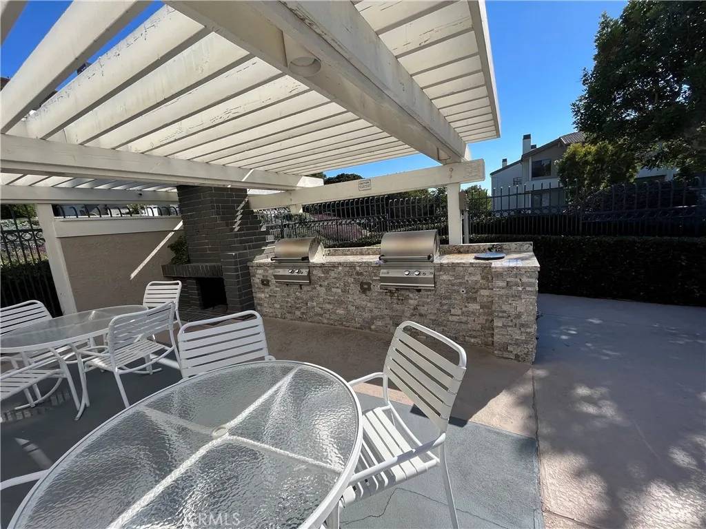 Newport Beach, CA 92663,270 Cagney Lane #204