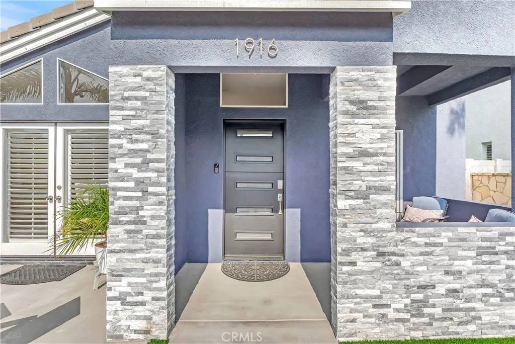 Huntington Beach, CA 92648,1916 Pine Street