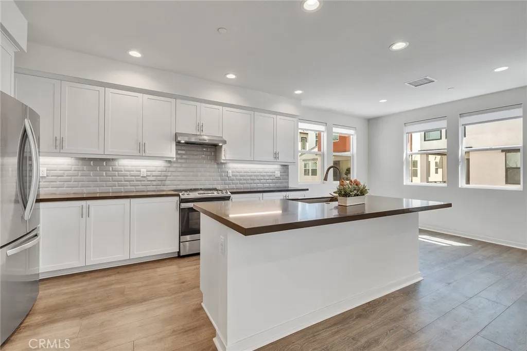 Irvine, CA 92618,104 Tenor